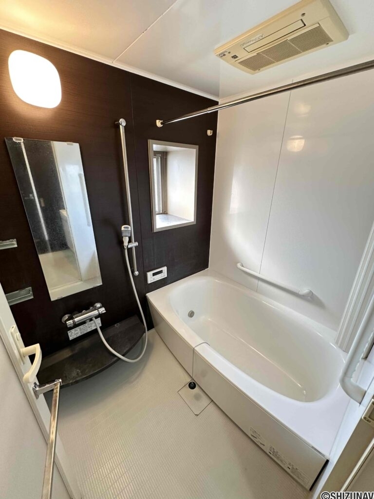 角部屋なので、お風呂に窓もございます！