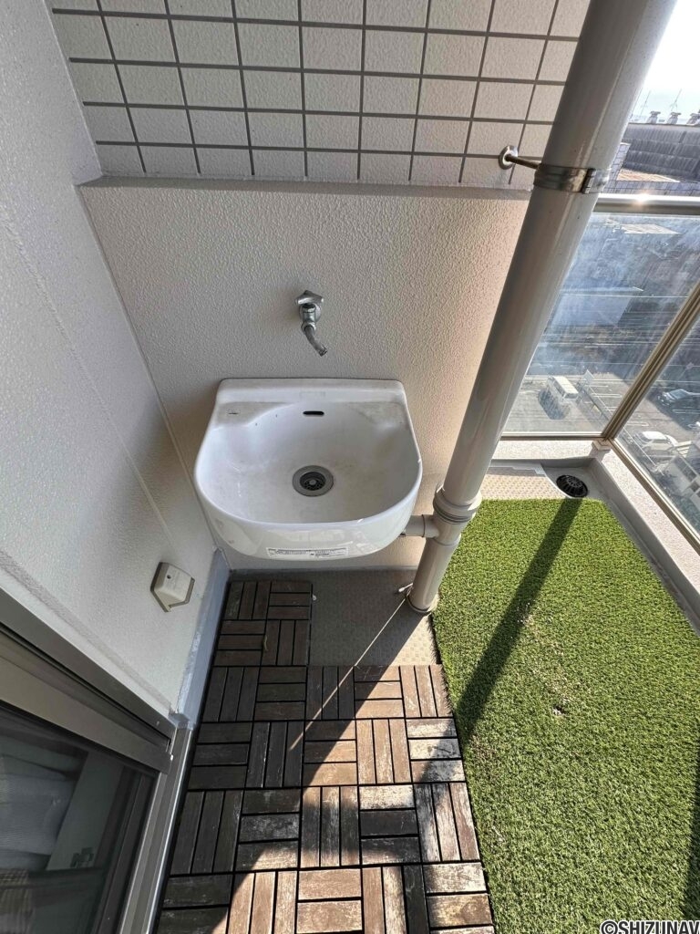 バルコニーにはスロップシンクもございます。