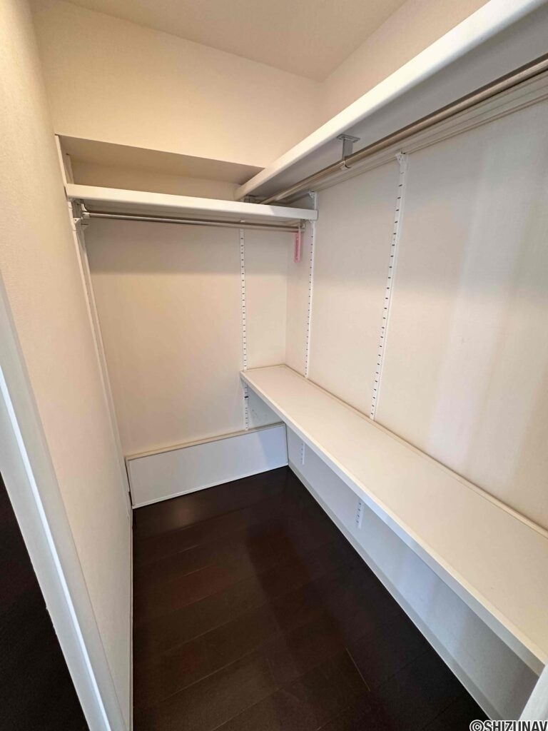 洋室7.5帖には収納力のあるWICがございます。