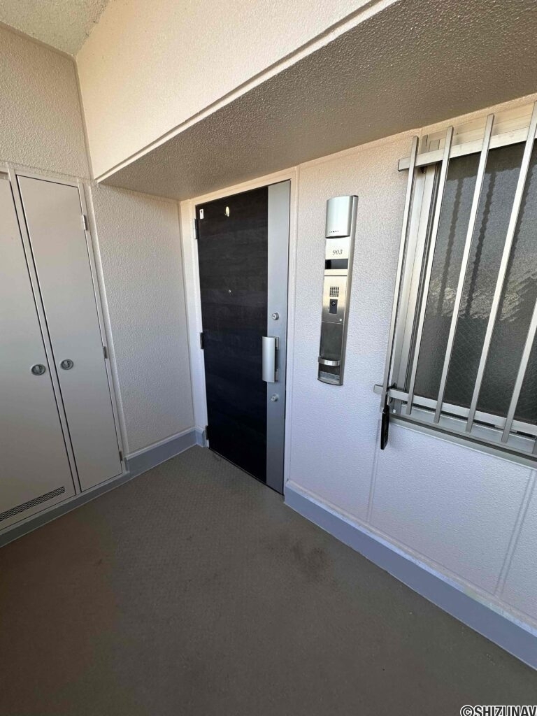 玄関（外）の様子。