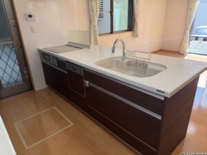 キッチンは食洗機・ＩＨがあります　広いシンクです