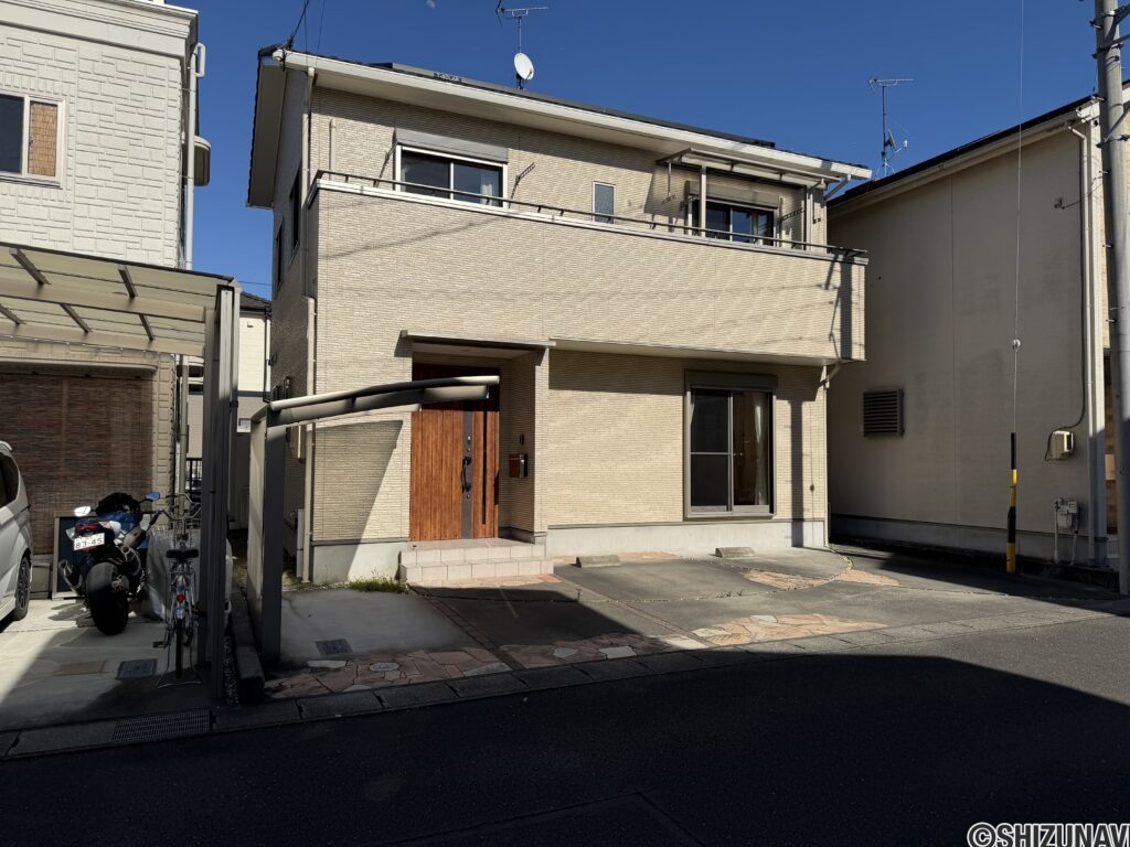 駐車スペース３台可　サイクルポートあり