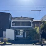 北側道路からの撮影です。解体更地後の引き渡しを予定しております。