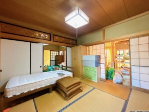 【リフォーム前／LDK】キッチン予定の和室から撮影した写真です。