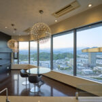 リビング　おしゃれな照明付き