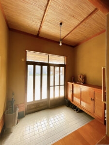 【リフォーム前／玄関内観】