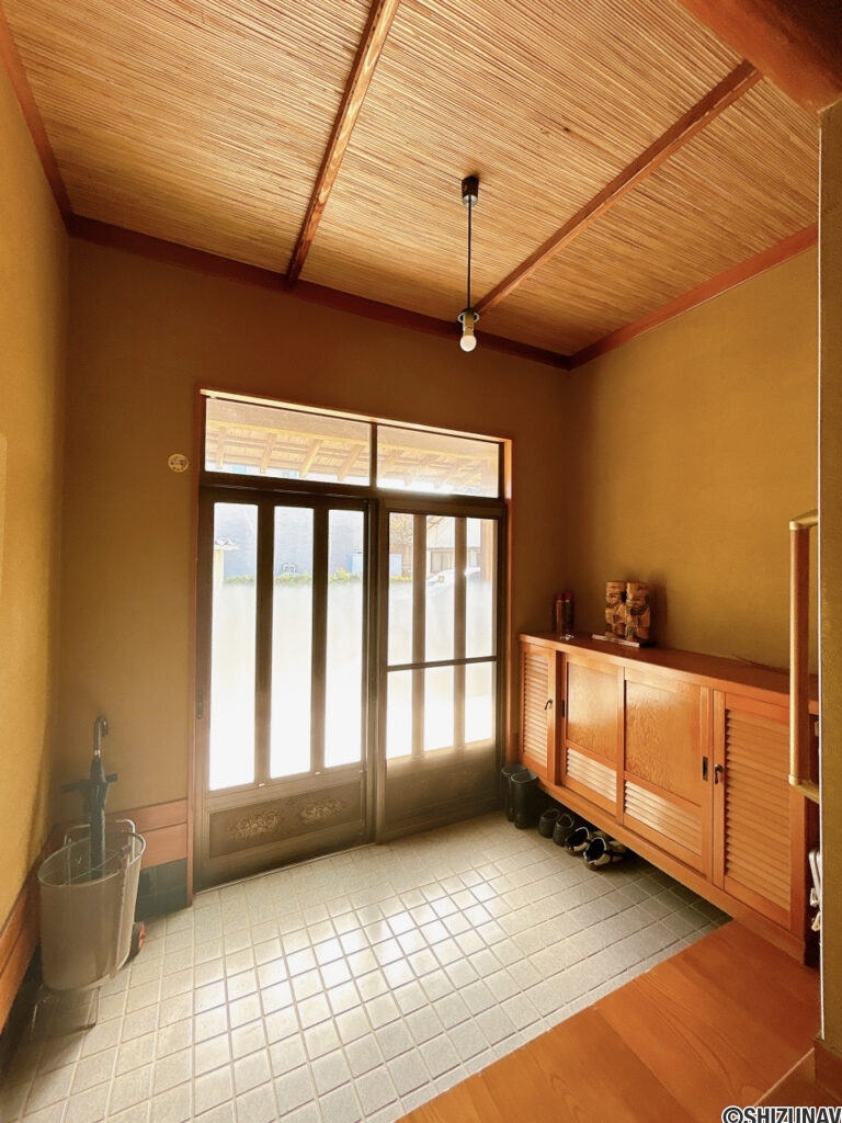 【リフォーム前／玄関内観】