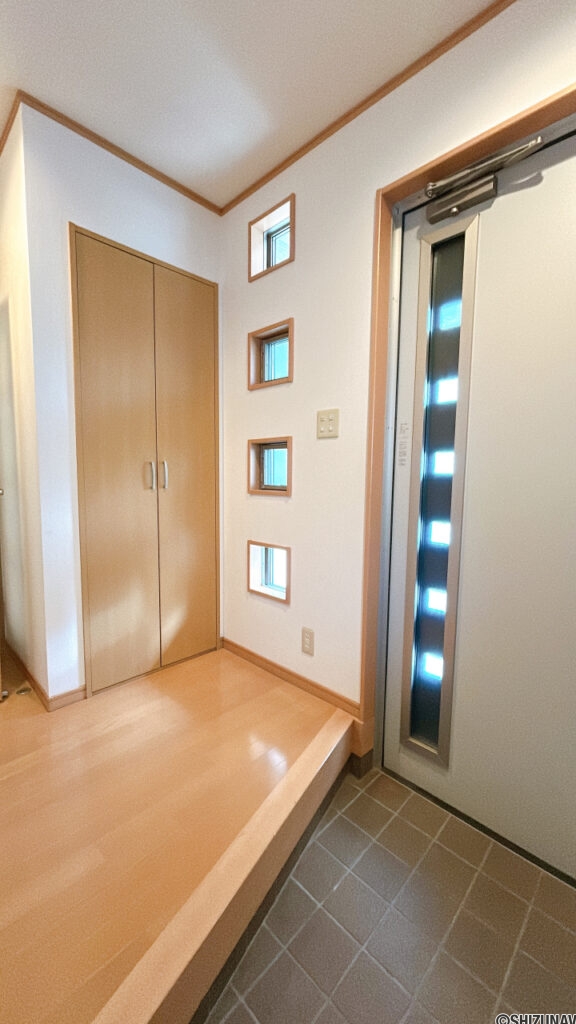 【玄関内観】
