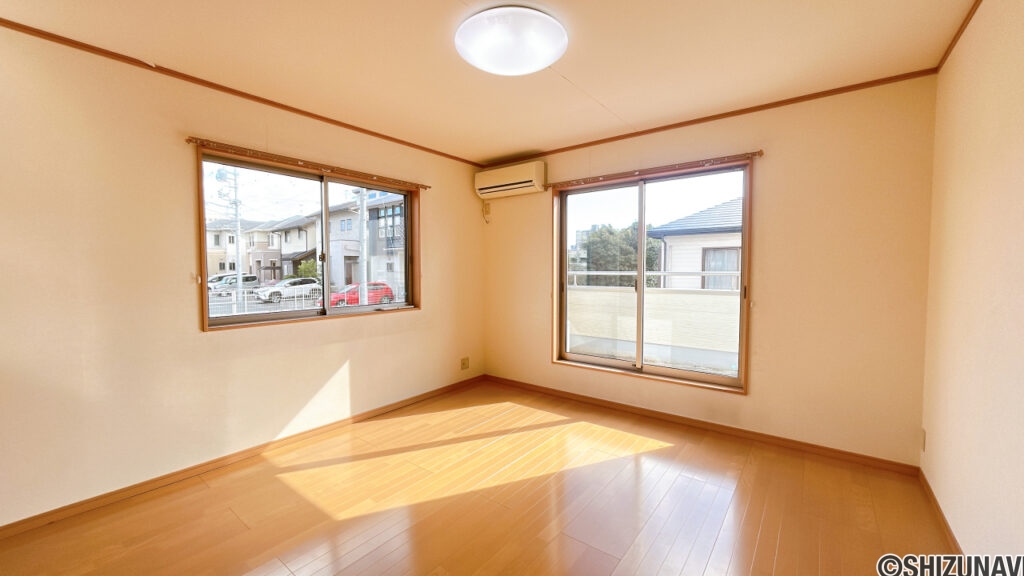 【2階8.5帖洋室】