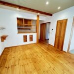 リビング（南側からキッチン方向を撮影）