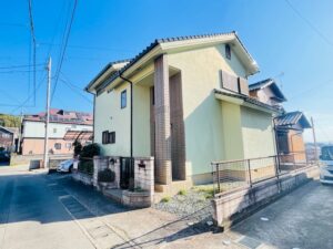 裾野市稲荷　裾野駅まで徒歩12分の中古建て　2階建て　３ＬＤＫの物件画像