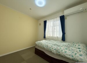 2階南西側の洋室です。