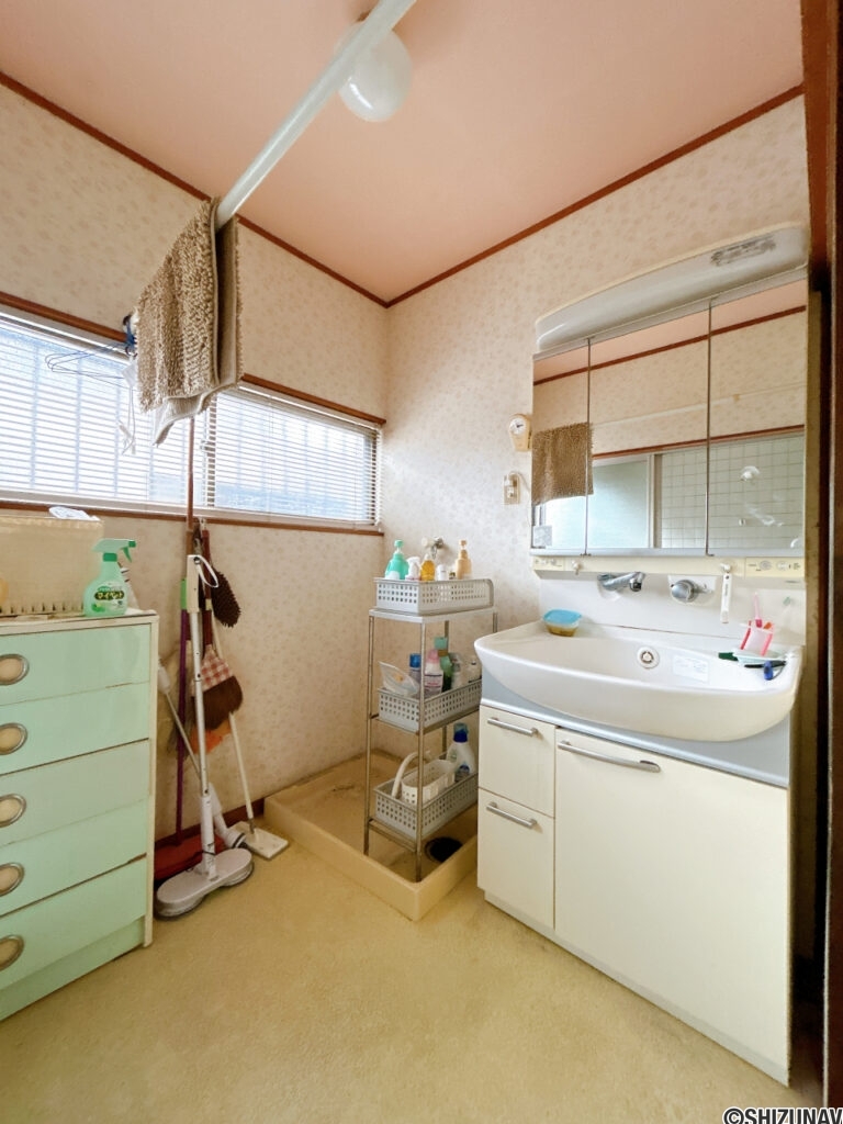 【洗面室】