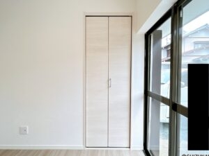 【リフォーム済/LDK収納】LDKには収納スペースを設けております。散らかりがちなリビングスペースもすっきり保つことが可能です。