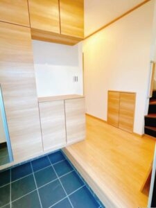 【玄関（内観）】