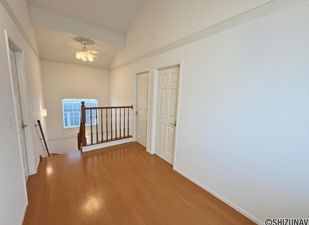 2階廊下です。シーリングファンがついていて1階との空気を循環できます。