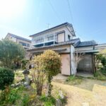 【外観】現在の庭部分を平坦にならし、砕石を敷いて駐車場に変更する予定です。