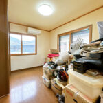 【1階北側洋室】残置物処分後、クリーニングを行います。こちらの部屋も全窓に内窓がついています。