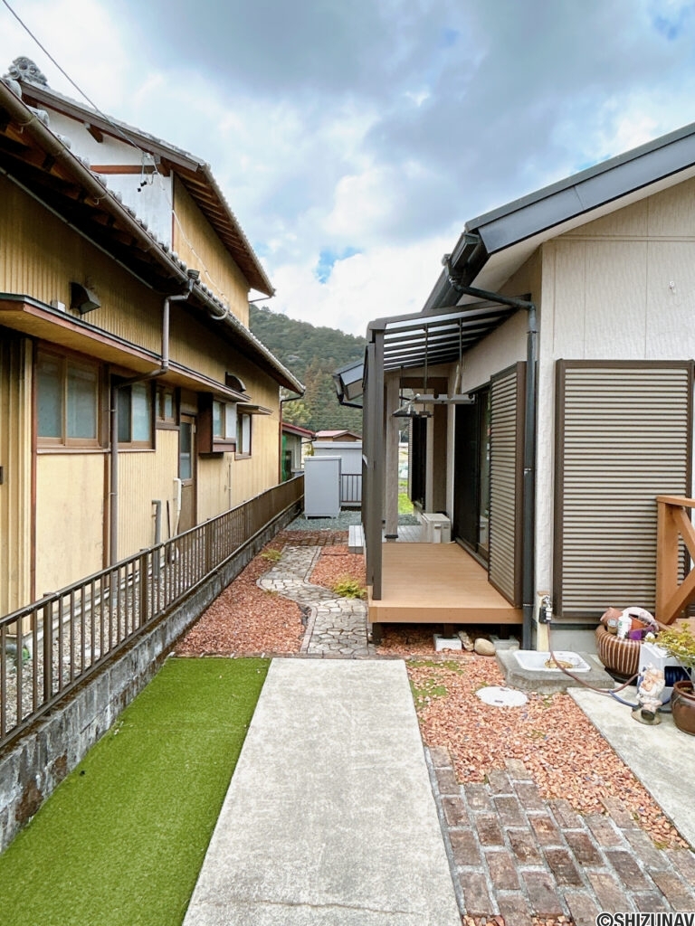 【玄関アプローチ】