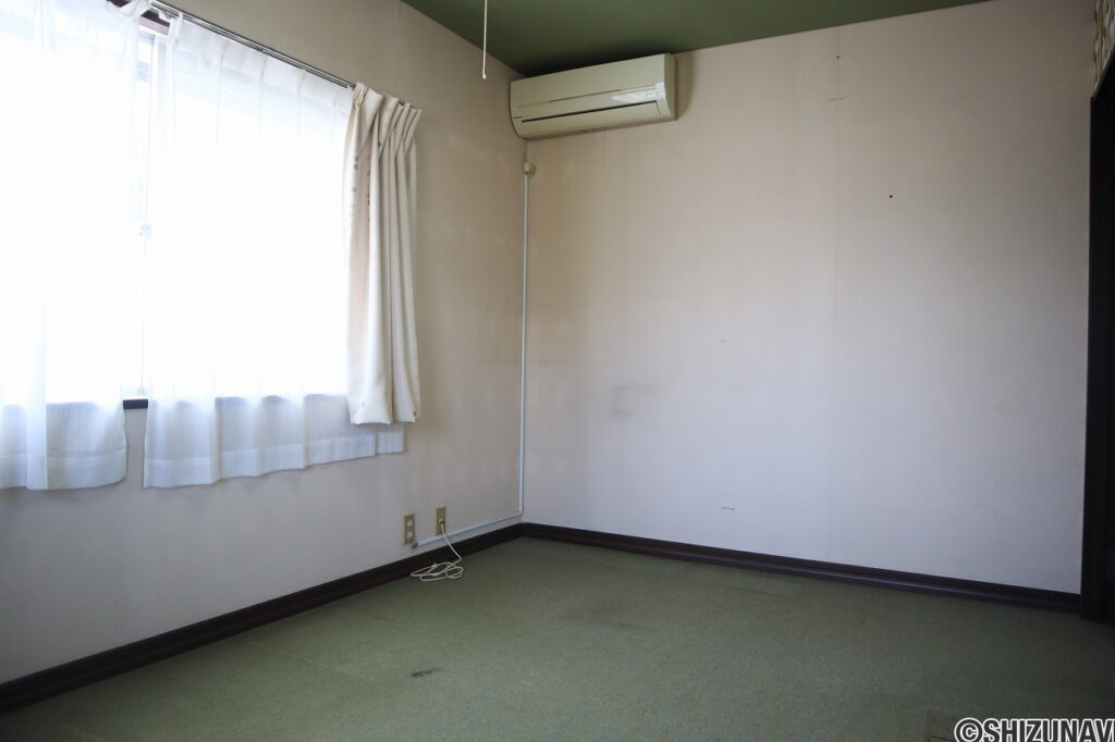 2階洋室（約6帖）