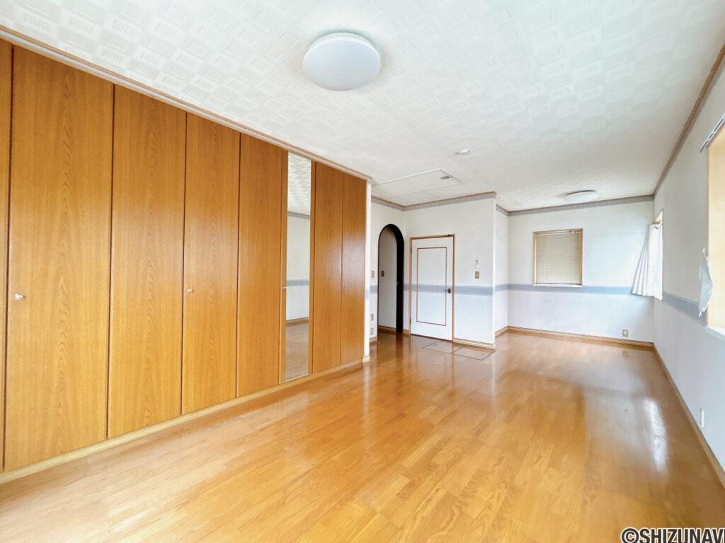 【2階洋室（1）13.5帖】
