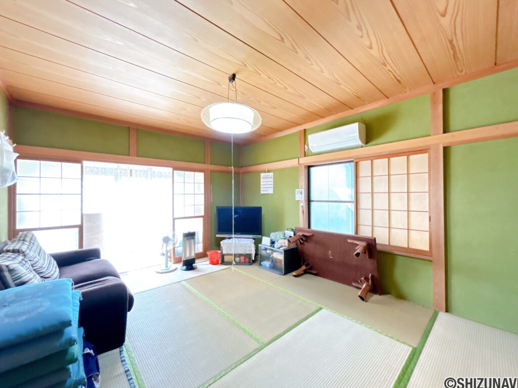 【1階和室】畳を撤去し、フローリング仕上げにすることで約15帖のLDKに変更します。