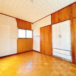 【リフォーム中/2階約6帖洋室（3/8撮影）】別角度