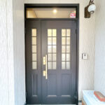 【玄関外観】モニターホン付きです。鍵交換を行います。