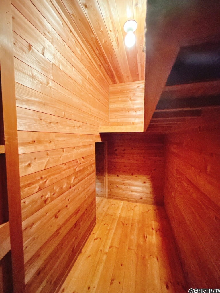 【1階階段下納戸】