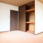 2階洋室（約9帖）