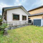 【庭】敷地西側には庭スペースがございます。家庭菜園にいかがでしょうか？