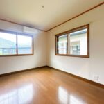 【1階北側洋室】クリーニングを行いました。全窓に内窓がついています。
