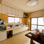 【キッチン】残置物は処分してクリーニングいたします。