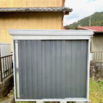 【物置】庭には簡易物置がございます。