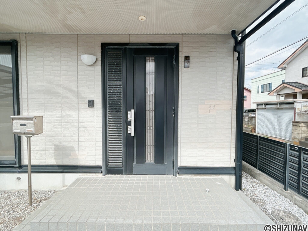 カチタス　住吉　玄関