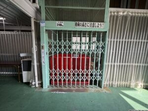 エレベーターのお写真です。２４０㎏まで積載可能です。