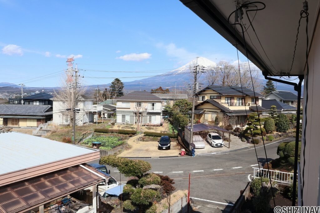 2階ホールの窓からの眺望富士山が見えます！