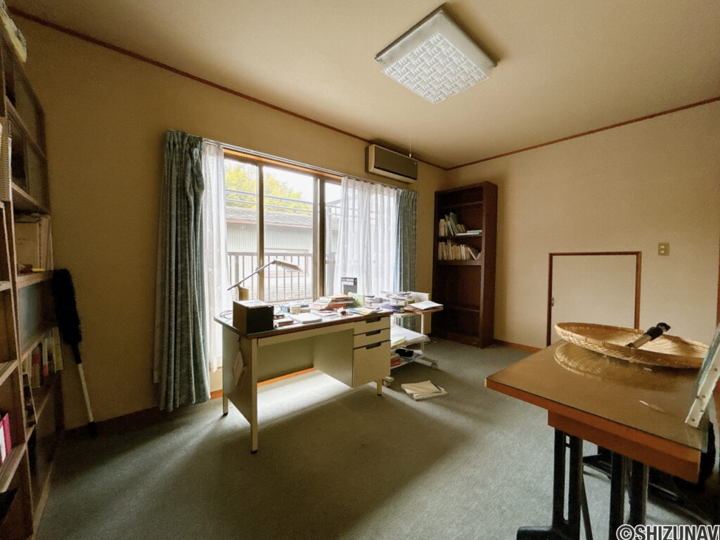 【2階7.5帖洋室】