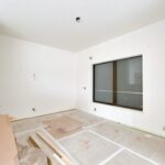 【リフォーム中／１階北東洋室】（9/6撮影）もともとダイニングキッチンだった部屋は洋室に仕様変更いたします。フローリング張り、クロス貼替え、照明交換、建具交換を行います。