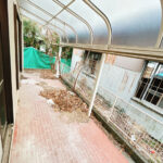 【リフォーム中/1階テラス】1階洋室の外にテラスがございます。洗濯物はこちらで干していただけます。2階に干しに上がる必要がないのは楽で嬉しいポイントです。