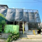 外壁塗装、瓦の漆喰補修、カーポート撤去、植栽剪定を行います。