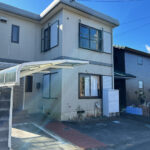 【リフォーム中/外観写真】外壁と屋根は塗装を行い、綺麗に生まれ変わります。購入後の大きな出費を抑えられるのは嬉しいポイントです。