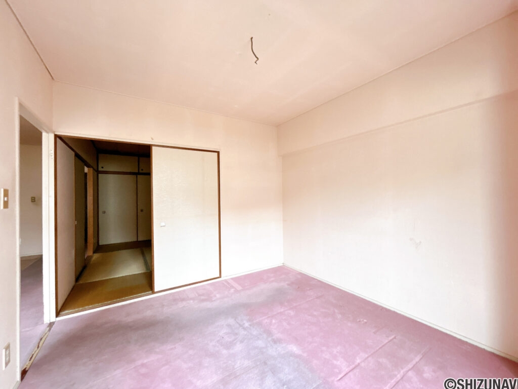 【バルコニー側洋室】