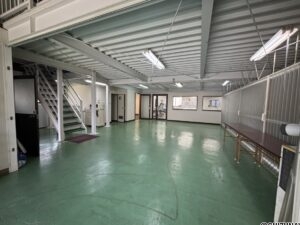 ロビーのお写真です。作業場として使えるような広さがあります。