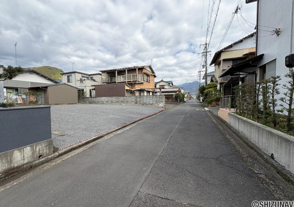 前面道路4.5m、敷地まわりが開けていて開放的♪