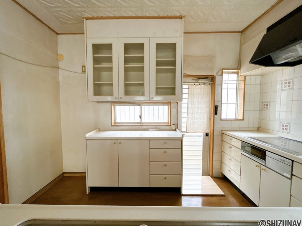 【キッチンカップボード】