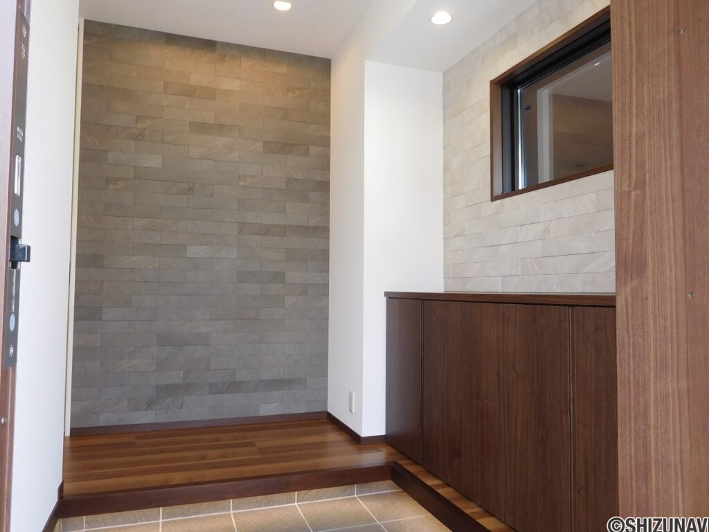 明るい玄関スペース