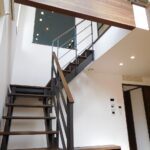スケルトン階段で階段スペースも開放感あり