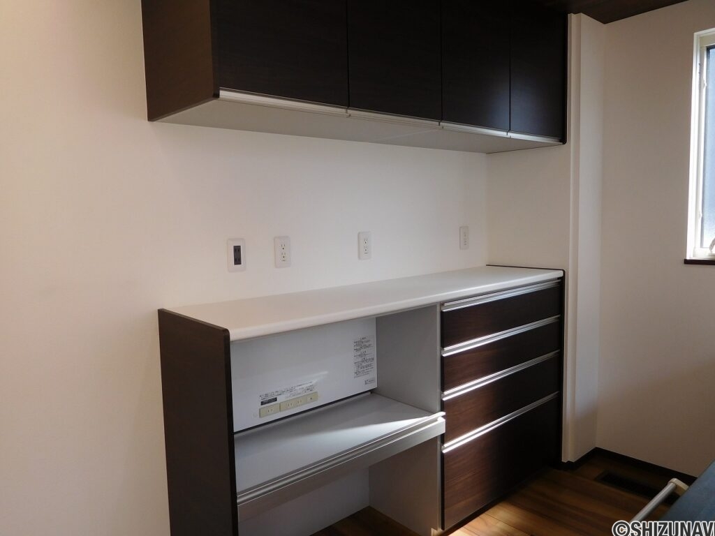 収納力のあるキッチン背面収納