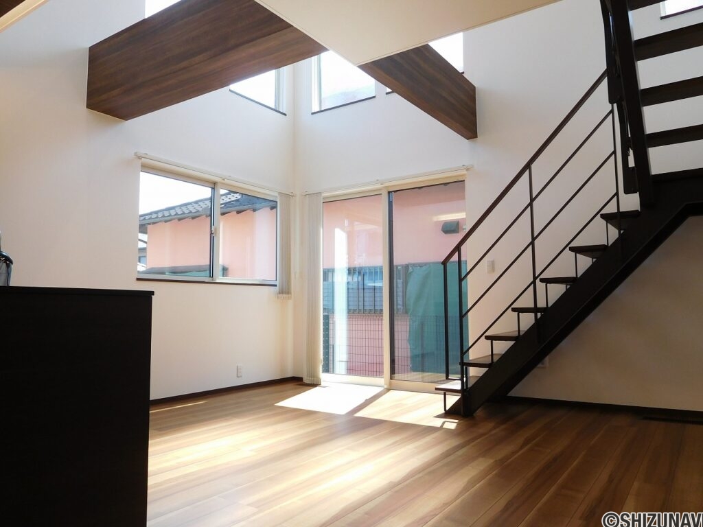 明るく開放感のあるリビングダイニング